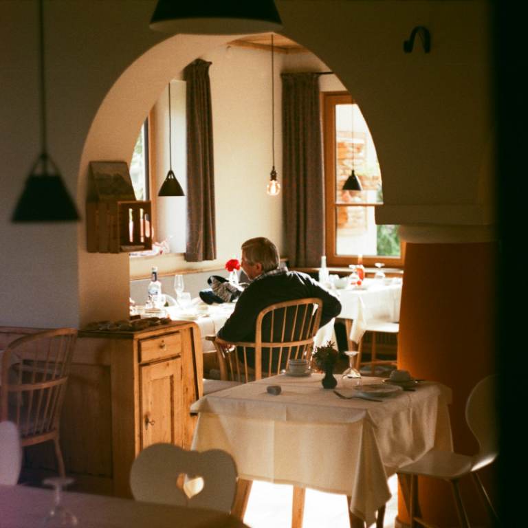 Independence Made Easy: Simple Home Safety Tips and Bed Helpers for Seniors | Epachois.com