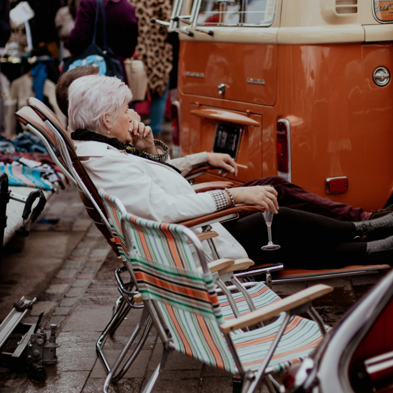 Common Sleep Problems Among Seniors: How Adjustable Beds Can Help Improve Deep Sleep | Epachois.com
