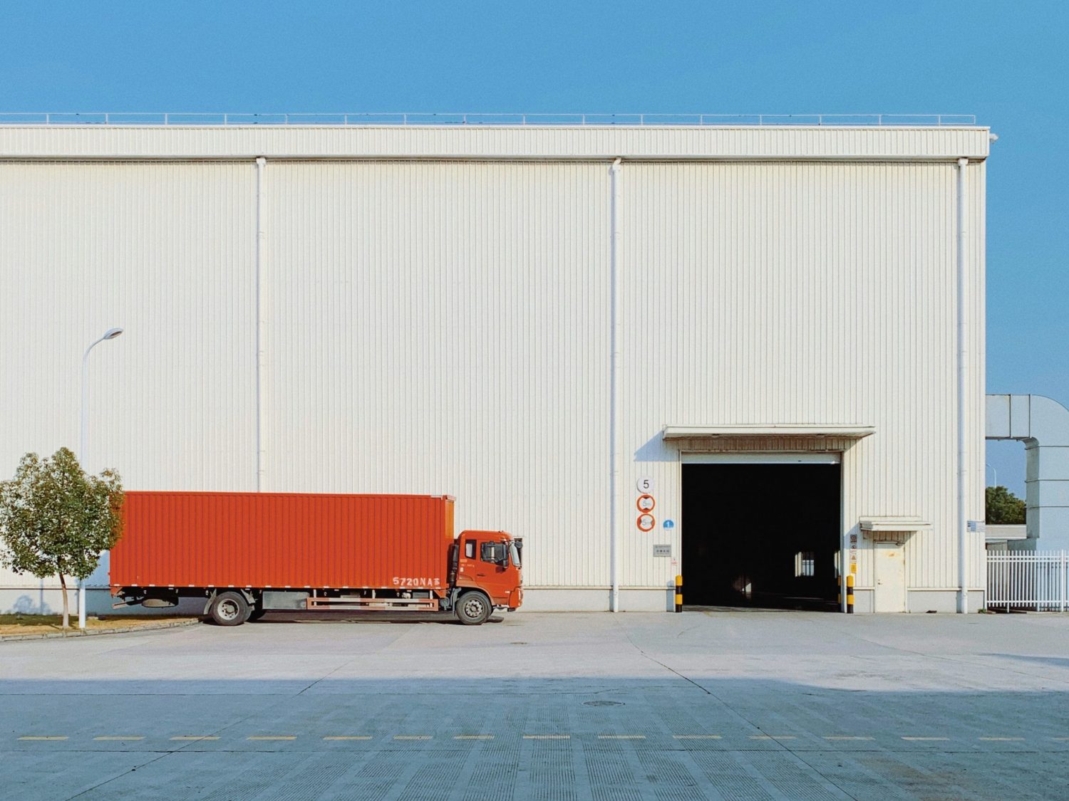 han-chenxu-20qcctvyR1Q-unsplash shipping | epachois.com