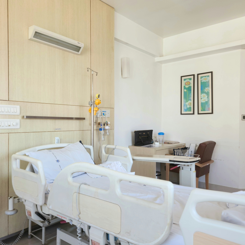 hospital bed in bedroom | Epachois.com